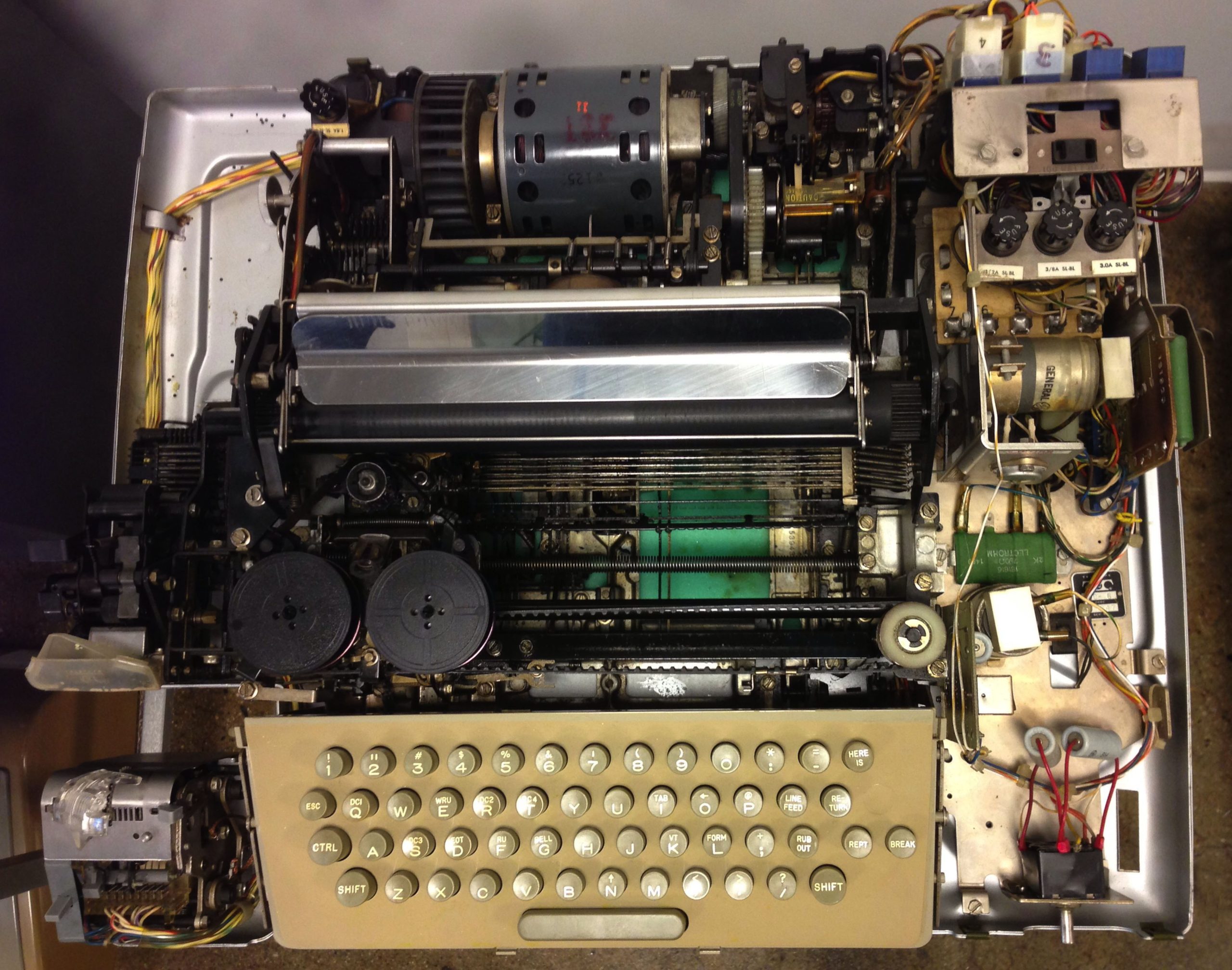 Teletype Mod. 33 - Historybit
